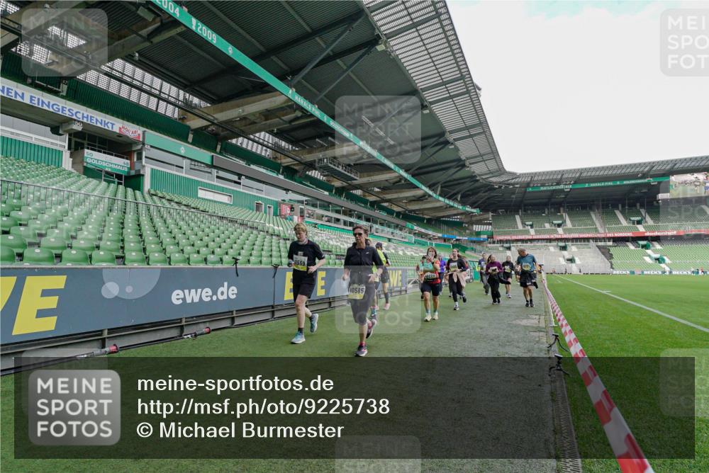 05.10.2025 - 20. swb-Marathon Bremen Michael Burmester http://msf.ph/oto/9225738 05.10.2025 10:41:24 Laufen im Stadion 7706, 8533, 9001, 9178, 9191, 9217, 9265, 9274, 9306, 9334, 9353, 9355, 9357, 9401, 9438, 9446, 9483, 9530, 9537, 9538, 9589, 9599, 9605, 9617, 9685, 9702, 9757, 9764, 9774, 9853, 9874, 9877, 9887, 9892, 9907, 9982, 10037, 10051, 10095, 10100, 10101, 10125, 10132, 10148, 10152, 10197, 10212, 10214, 10223, 10235, 10236, 10249, 10295, 10330, 10332, 10458, 10550, 10582, 10585, 10614, 10632, 11037, 11232, 11379, 11405, 11437 meine-sportfotos.de