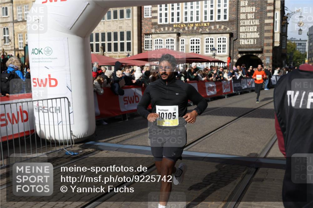 05.10.2025 - 20. swb-Marathon Bremen Yannick Fuchs http://msf.ph/oto/9225742 05.10.2025 10:57:04 Ziel 9451, 9669, 10105, 10397, 10867, 10924, 11168, 11274 meine-sportfotos.de
