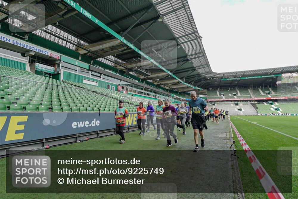05.10.2025 - 20. swb-Marathon Bremen Michael Burmester http://msf.ph/oto/9225749 05.10.2025 10:41:27 Laufen im Stadion 7706, 8533, 9001, 9178, 9191, 9217, 9265, 9274, 9306, 9334, 9353, 9355, 9357, 9401, 9438, 9446, 9483, 9530, 9537, 9538, 9589, 9599, 9605, 9617, 9632, 9685, 9702, 9757, 9764, 9774, 9853, 9874, 9877, 9887, 9892, 9907, 9982, 10051, 10095, 10100, 10101, 10125, 10132, 10148, 10152, 10197, 10212, 10214, 10223, 10235, 10236, 10249, 10295, 10330, 10332, 10333, 10458, 10550, 10582, 10585, 10614, 10632, 10706, 10937, 10998, 11037, 11232, 11379, 11405, 11437 meine-sportfotos.de