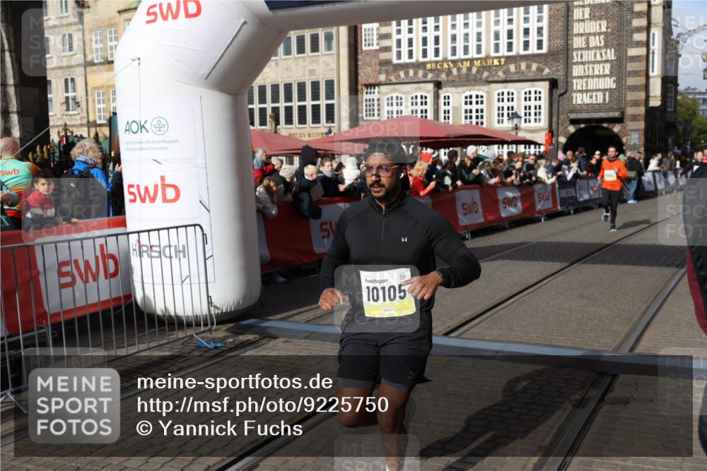 05.10.2025 - 20. swb-Marathon Bremen Yannick Fuchs http://msf.ph/oto/9225750 05.10.2025 10:57:04 Ziel 9451, 9669, 10105, 10397, 10867, 10924, 11168, 11274 meine-sportfotos.de