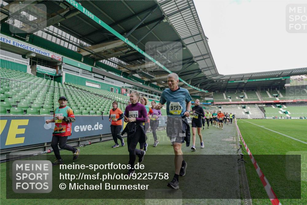 05.10.2025 - 20. swb-Marathon Bremen Michael Burmester http://msf.ph/oto/9225758 05.10.2025 10:41:28 Laufen im Stadion 7706, 8533, 9001, 9178, 9191, 9217, 9265, 9274, 9306, 9334, 9353, 9355, 9357, 9401, 9438, 9446, 9483, 9530, 9537, 9538, 9589, 9599, 9605, 9617, 9632, 9685, 9702, 9757, 9764, 9774, 9836, 9837, 9853, 9874, 9877, 9887, 9892, 9907, 9982, 10051, 10095, 10100, 10101, 10125, 10132, 10148, 10152, 10197, 10212, 10214, 10223, 10235, 10236, 10249, 10295, 10330, 10332, 10333, 10458, 10550, 10582, 10585, 10614, 10632, 10706, 10937, 10998, 11037, 11232, 11379, 11405, 11437 meine-sportfotos.de
