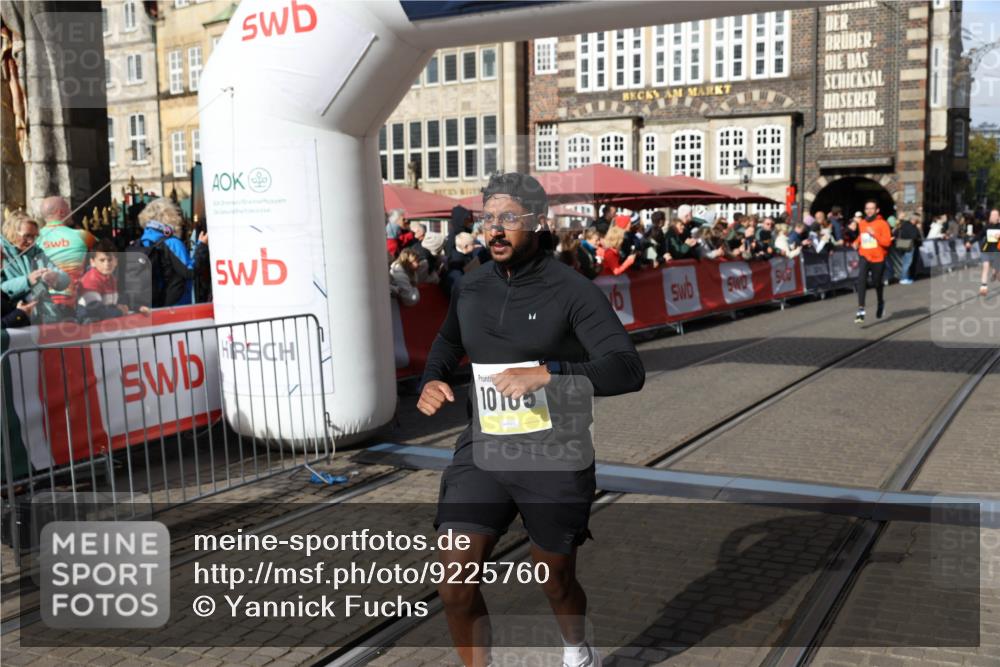 05.10.2025 - 20. swb-Marathon Bremen Yannick Fuchs http://msf.ph/oto/9225760 05.10.2025 10:57:04 Ziel 9451, 9669, 10105, 10397, 10867, 10924, 11168, 11274 meine-sportfotos.de