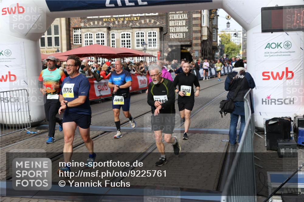 05.10.2025 - 20. swb-Marathon Bremen Yannick Fuchs http://msf.ph/oto/9225761 05.10.2025 11:00:20 Ziel 7177, 7621, 9495, 9603, 9672, 10345, 10489, 10889, 10919, 10985, 11050, 11125, 11600, 11713 meine-sportfotos.de