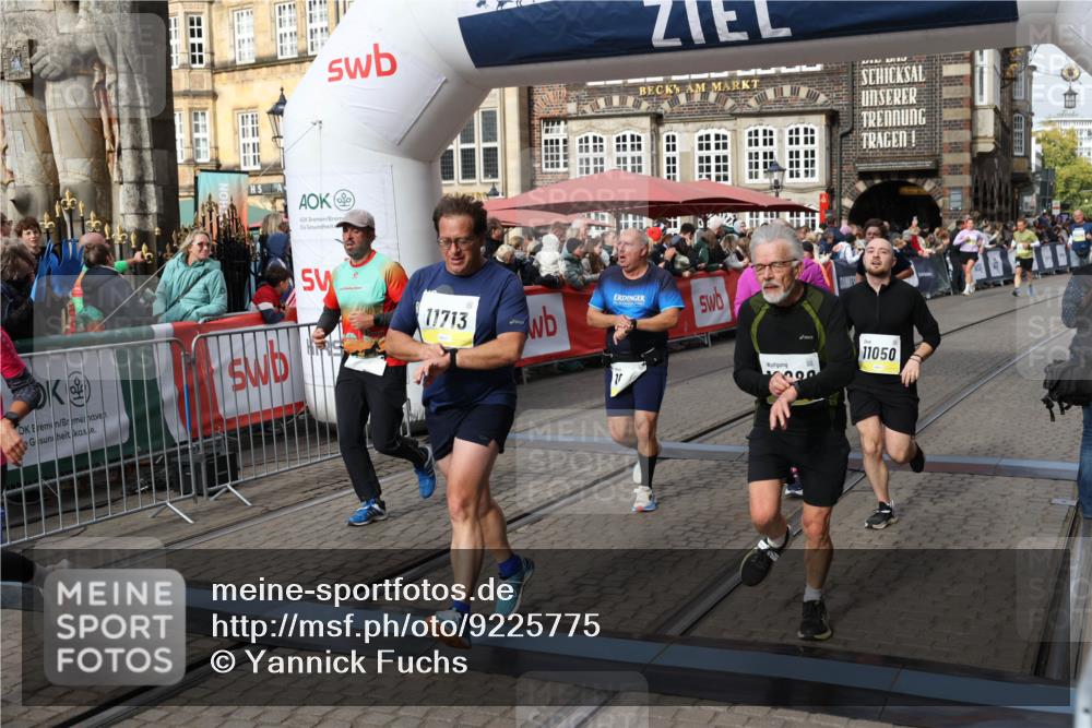 05.10.2025 - 20. swb-Marathon Bremen Yannick Fuchs http://msf.ph/oto/9225775 05.10.2025 11:00:21 Ziel 7177, 7621, 9495, 9672, 10345, 10489, 10889, 10919, 10985, 11050, 11125, 11600, 11713 meine-sportfotos.de