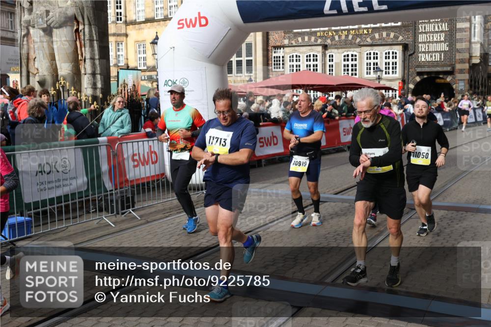 05.10.2025 - 20. swb-Marathon Bremen Yannick Fuchs http://msf.ph/oto/9225785 05.10.2025 11:00:21 Ziel 7177, 7621, 9495, 9672, 10345, 10489, 10889, 10919, 10985, 11050, 11125, 11600, 11713 meine-sportfotos.de