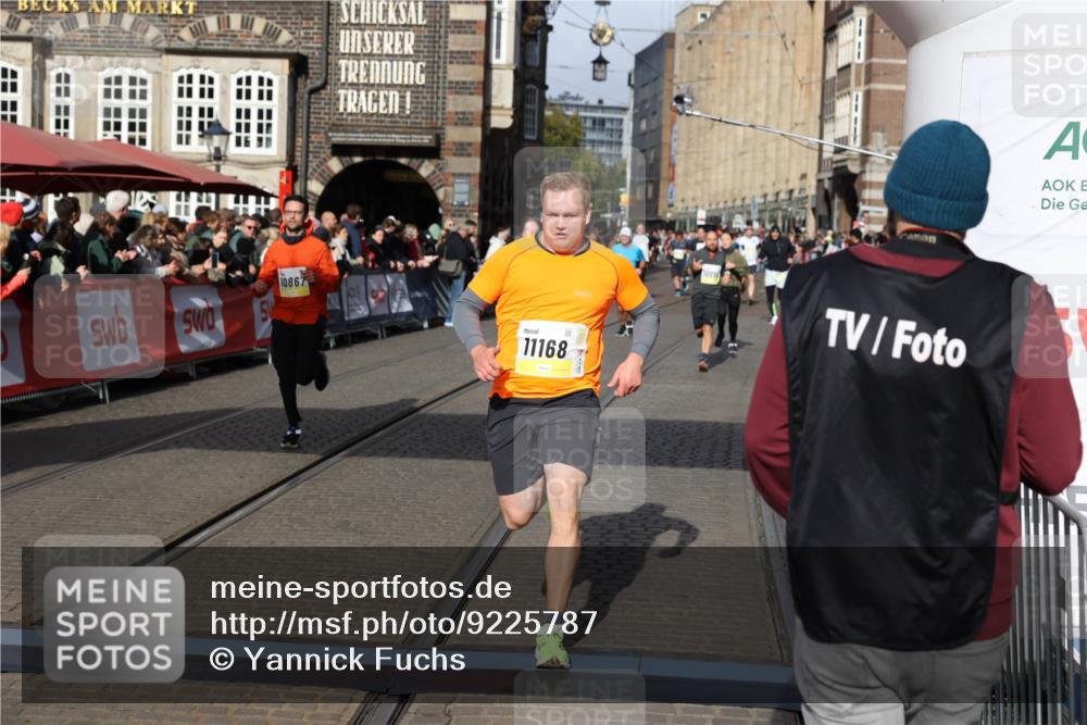 05.10.2025 - 20. swb-Marathon Bremen Yannick Fuchs http://msf.ph/oto/9225787 05.10.2025 10:57:05 Ziel 9451, 9669, 10105, 10397, 10867, 10924, 11168, 11274 meine-sportfotos.de