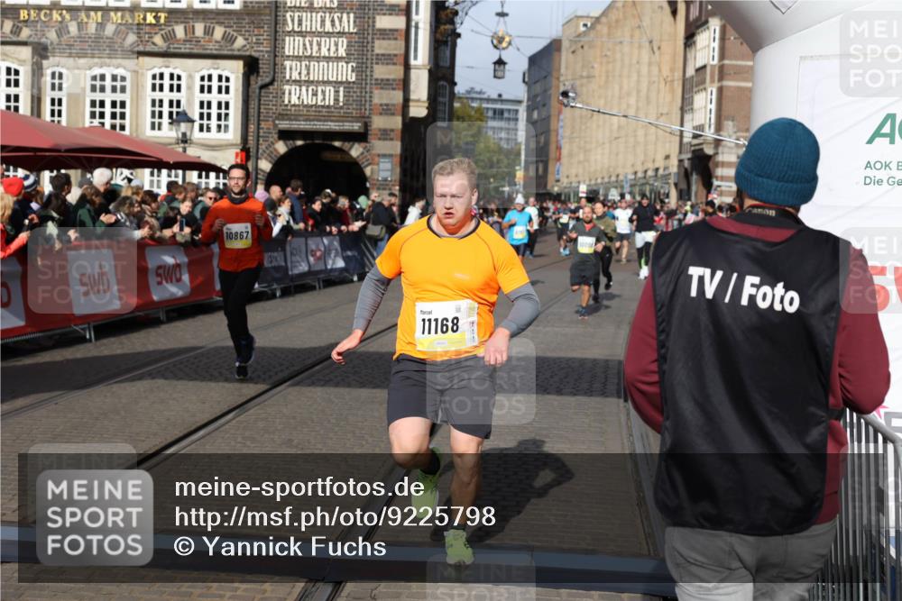 05.10.2025 - 20. swb-Marathon Bremen Yannick Fuchs http://msf.ph/oto/9225798 05.10.2025 10:57:05 Ziel 9451, 9669, 10105, 10397, 10867, 10924, 11168, 11274 meine-sportfotos.de