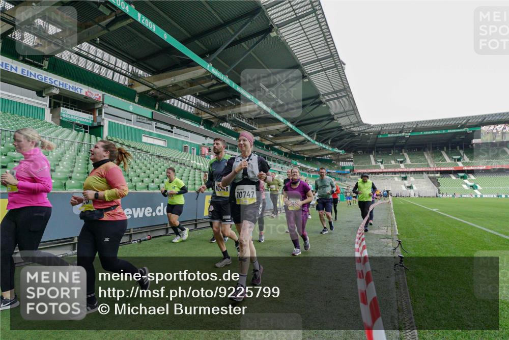 05.10.2025 - 20. swb-Marathon Bremen Michael Burmester http://msf.ph/oto/9225799 05.10.2025 10:41:37 Laufen im Stadion 8533, 9001, 9178, 9191, 9217, 9265, 9274, 9306, 9334, 9355, 9357, 9401, 9530, 9537, 9538, 9589, 9599, 9605, 9617, 9632, 9649, 9685, 9757, 9764, 9774, 9836, 9837, 9874, 9887, 9907, 9982, 10051, 10095, 10125, 10129, 10132, 10134, 10148, 10152, 10189, 10197, 10212, 10214, 10223, 10235, 10236, 10249, 10295, 10330, 10332, 10333, 10458, 10522, 10550, 10582, 10585, 10614, 10632, 10706, 10722, 10815, 10937, 10998, 11037, 11056, 11097, 11232, 11379, 11405, 11437, 11473, 7706 meine-sportfotos.de