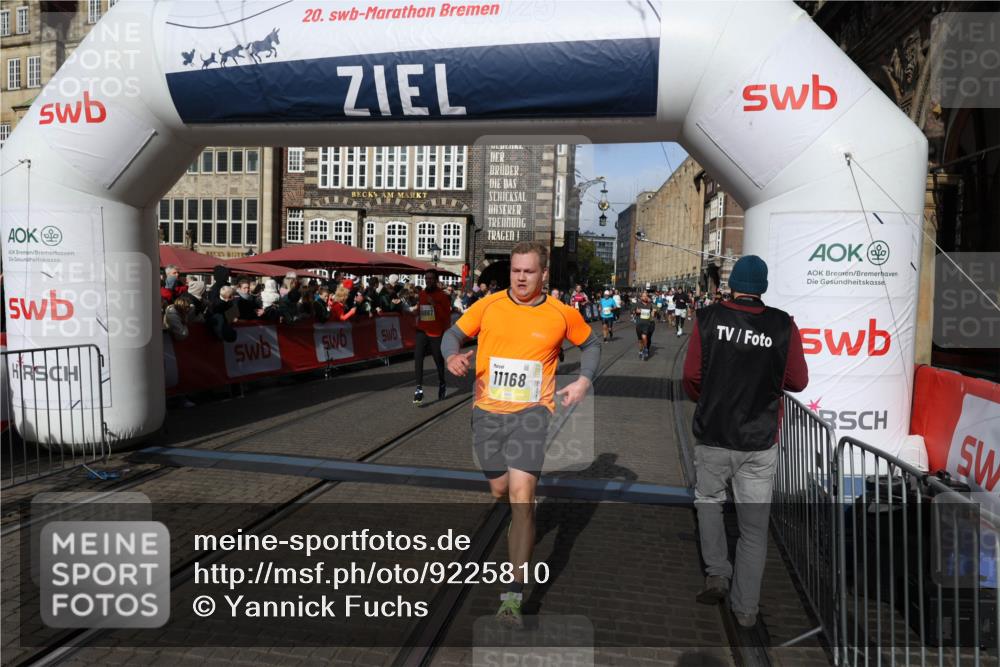 05.10.2025 - 20. swb-Marathon Bremen Yannick Fuchs http://msf.ph/oto/9225810 05.10.2025 10:57:06 Ziel 9451, 9669, 9937, 10069, 10105, 10397, 10867, 10924, 11168, 11274 meine-sportfotos.de
