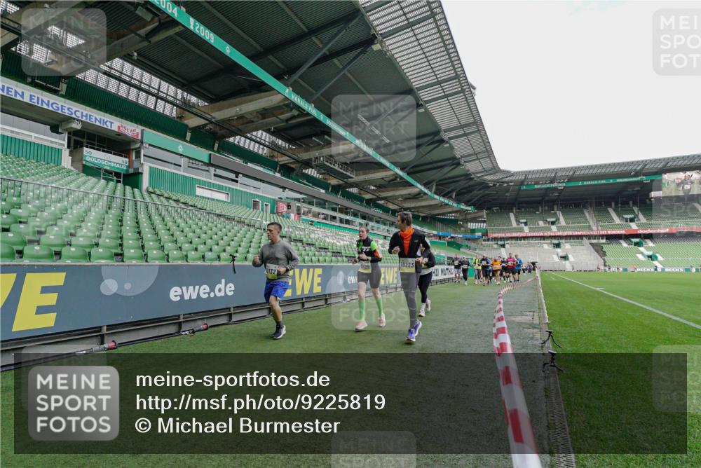05.10.2025 - 20. swb-Marathon Bremen Michael Burmester http://msf.ph/oto/9225819 05.10.2025 10:41:46 Laufen im Stadion 7069, 8533, 9217, 9265, 9274, 9357, 9401, 9538, 9589, 9599, 9632, 9649, 9685, 9757, 9774, 9836, 9837, 9874, 9887, 9907, 9982, 10051, 10095, 10125, 10129, 10132, 10134, 10148, 10152, 10189, 10197, 10212, 10214, 10223, 10235, 10236, 10248, 10249, 10295, 10330, 10332, 10333, 10458, 10499, 10522, 10582, 10585, 10614, 10632, 10706, 10722, 10815, 10937, 10998, 11037, 11056, 11097, 11232, 11379, 11405, 11437, 11473, 11584, 7706, 9001, 9178, 9191 meine-sportfotos.de