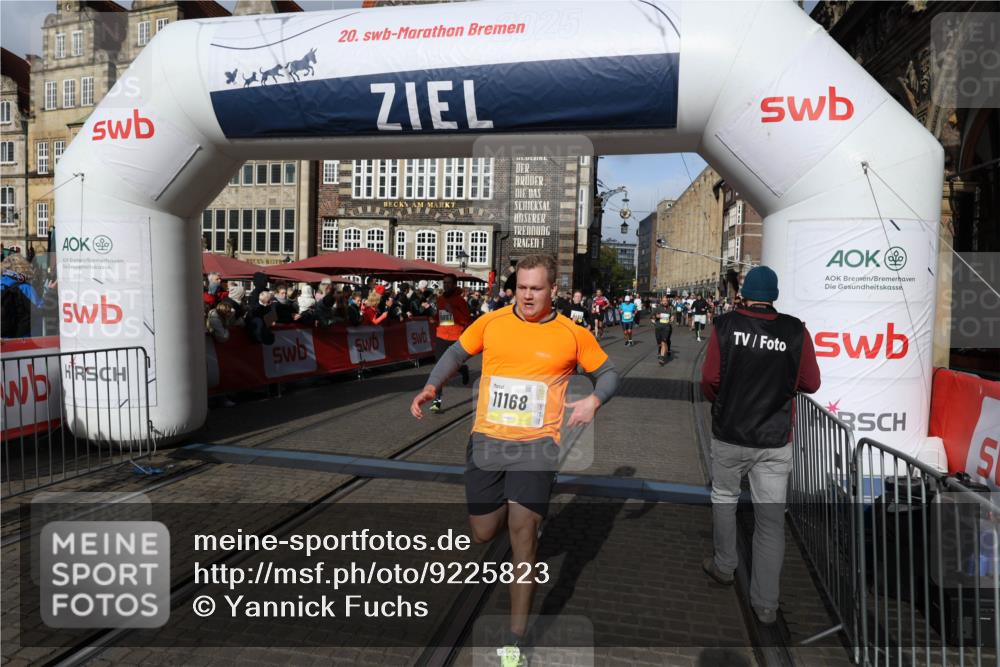 05.10.2025 - 20. swb-Marathon Bremen Yannick Fuchs http://msf.ph/oto/9225823 05.10.2025 10:57:06 Ziel 9451, 9669, 9937, 10069, 10105, 10397, 10867, 10924, 11168, 11274 meine-sportfotos.de
