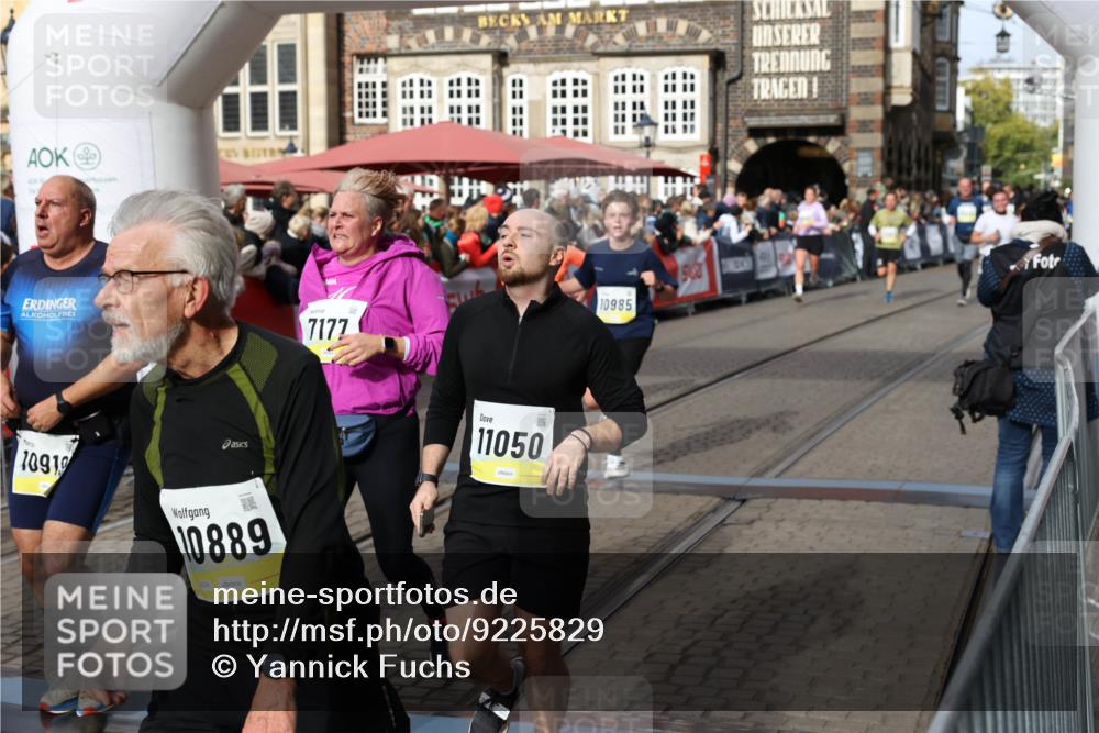 05.10.2025 - 20. swb-Marathon Bremen Yannick Fuchs http://msf.ph/oto/9225829 05.10.2025 11:00:22 Ziel 7177, 7621, 9495, 9672, 10345, 10889, 10919, 10985, 11050, 11063, 11125, 11600, 11713 meine-sportfotos.de