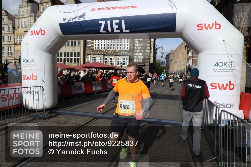 05.10.2025 - 20. swb-Marathon Bremen Yannick Fuchs http://msf.ph/oto/9225837 05.10.2025 10:57:06 Ziel 9451, 9669, 9937, 10069, 10105, 10397, 10867, 10924, 11168, 11274 meine-sportfotos.de