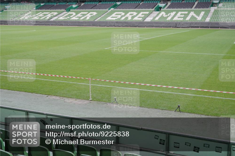 05.10.2025 - 20. swb-Marathon Bremen Michael Burmester http://msf.ph/oto/9225838 05.10.2025 09:47:57 Laufen im Stadion  meine-sportfotos.de