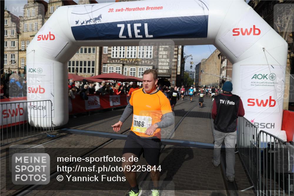 05.10.2025 - 20. swb-Marathon Bremen Yannick Fuchs http://msf.ph/oto/9225844 05.10.2025 10:57:06 Ziel 9451, 9669, 9937, 10069, 10105, 10397, 10867, 10924, 11168, 11274 meine-sportfotos.de