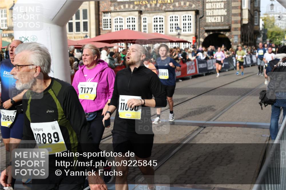 05.10.2025 - 20. swb-Marathon Bremen Yannick Fuchs http://msf.ph/oto/9225845 05.10.2025 11:00:22 Ziel 7177, 7621, 9495, 9672, 10345, 10889, 10919, 10985, 11050, 11063, 11125, 11600, 11713 meine-sportfotos.de