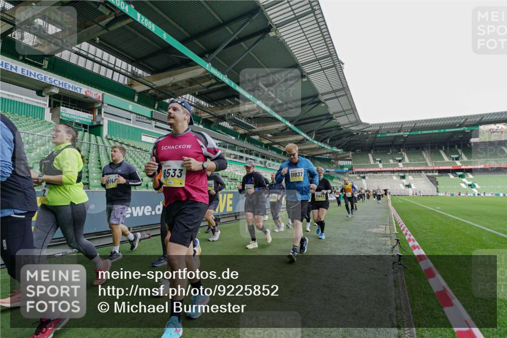 05.10.2025 - 20. swb-Marathon Bremen Michael Burmester http://msf.ph/oto/9225852 05.10.2025 10:41:56 Laufen im Stadion 7069, 8533, 8865, 9265, 9357, 9401, 9519, 9538, 9632, 9649, 9798, 9815, 9836, 9837, 9887, 9907, 9982, 10031, 10051, 10082, 10087, 10095, 10125, 10129, 10132, 10134, 10148, 10152, 10189, 10197, 10212, 10214, 10223, 10239, 10248, 10249, 10295, 10330, 10332, 10333, 10499, 10522, 10582, 10614, 10706, 10722, 10815, 10824, 10937, 10943, 10998, 11037, 11056, 11097, 11206, 11232, 11379, 11395, 11405, 11437, 11473, 11584, 11634, 9001, 9178, 9191, 9217, 9274 meine-sportfotos.de