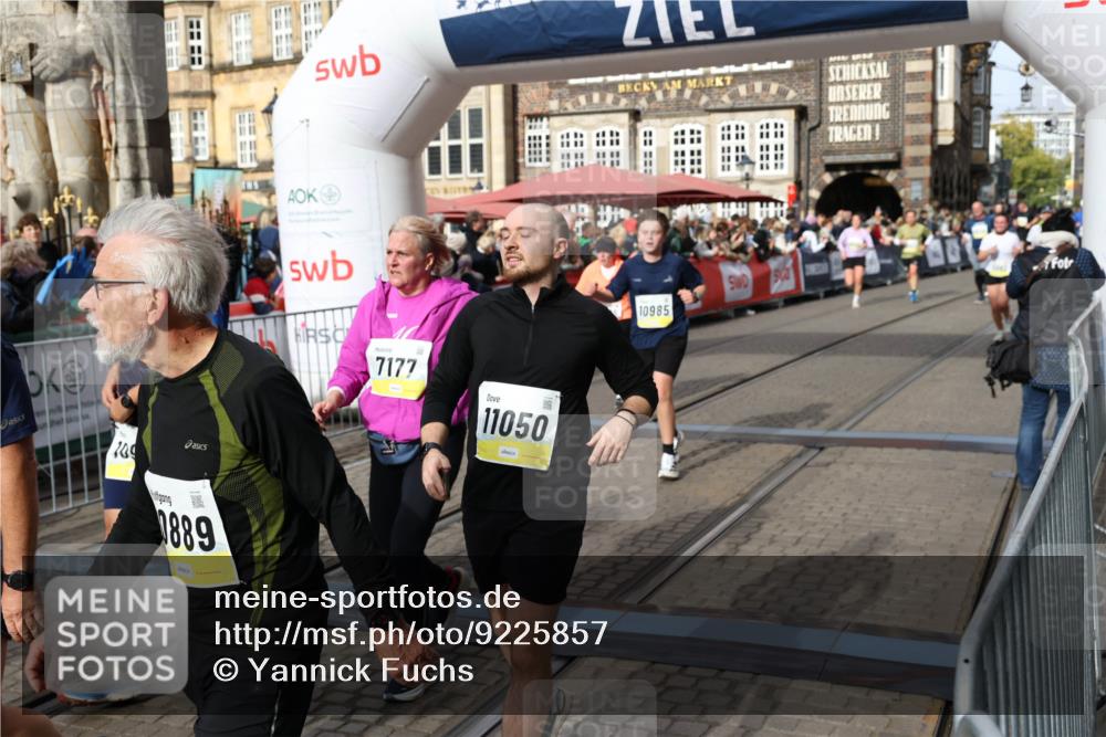 05.10.2025 - 20. swb-Marathon Bremen Yannick Fuchs http://msf.ph/oto/9225857 05.10.2025 11:00:23 Ziel 7177, 9495, 9672, 10345, 10406, 10492, 10889, 10919, 10985, 11050, 11063, 11263, 11713 meine-sportfotos.de