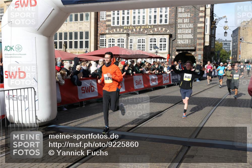 05.10.2025 - 20. swb-Marathon Bremen Yannick Fuchs http://msf.ph/oto/9225860 05.10.2025 10:57:07 Ziel 9451, 9669, 9937, 10069, 10105, 10397, 10867, 11168, 11274 meine-sportfotos.de