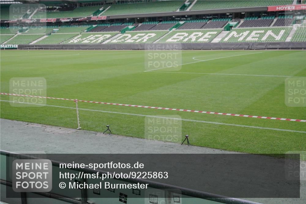 05.10.2025 - 20. swb-Marathon Bremen Michael Burmester http://msf.ph/oto/9225863 05.10.2025 09:52:07 Laufen im Stadion  meine-sportfotos.de