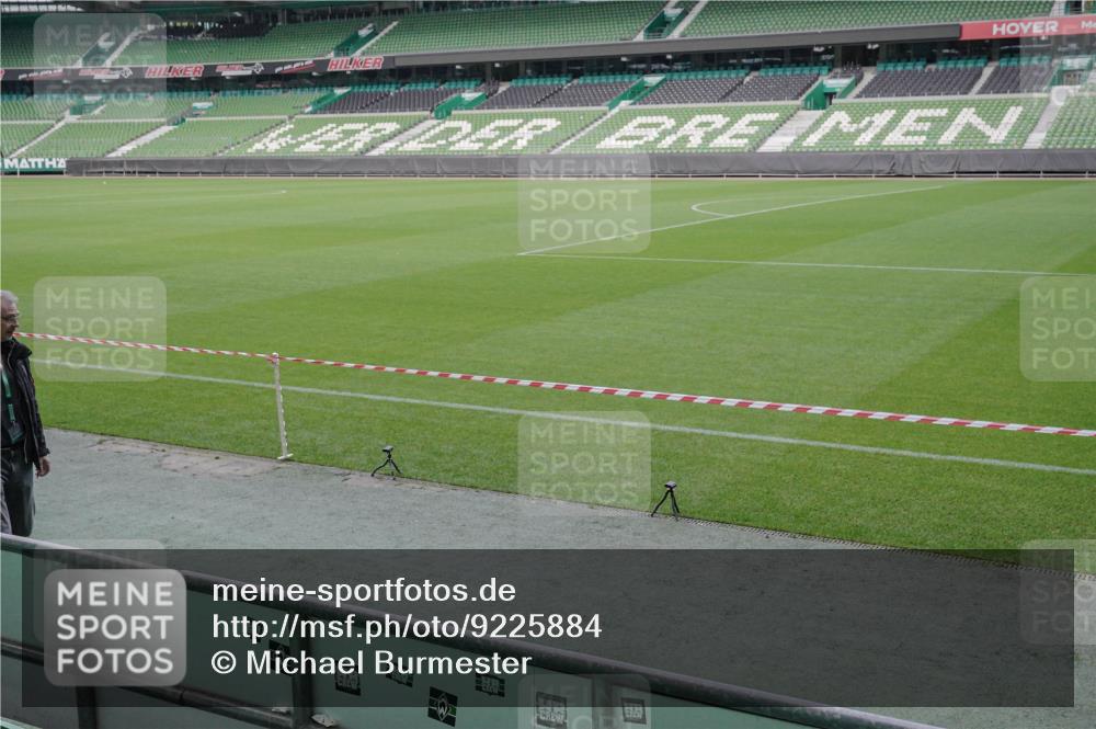 05.10.2025 - 20. swb-Marathon Bremen Michael Burmester http://msf.ph/oto/9225884 05.10.2025 09:53:29 Laufen im Stadion  meine-sportfotos.de