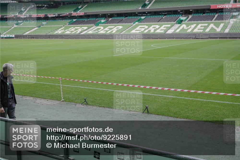 05.10.2025 - 20. swb-Marathon Bremen Michael Burmester http://msf.ph/oto/9225891 05.10.2025 09:53:29 Laufen im Stadion  meine-sportfotos.de
