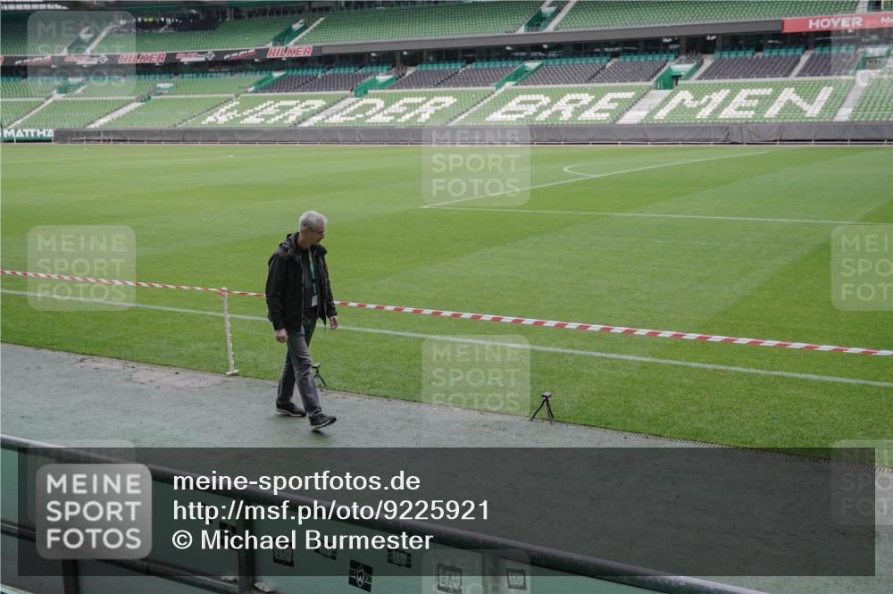 05.10.2025 - 20. swb-Marathon Bremen Michael Burmester http://msf.ph/oto/9225921 05.10.2025 09:53:35 Laufen im Stadion  meine-sportfotos.de