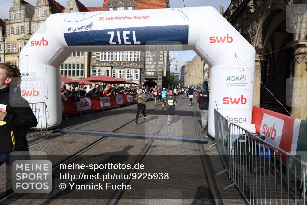 05.10.2025 - 20. swb-Marathon Bremen Yannick Fuchs http://msf.ph/oto/9225938 05.10.2025 10:57:08 Ziel 9451, 9797, 9937, 10069, 10105, 10397, 10867, 11168, 11435 meine-sportfotos.de