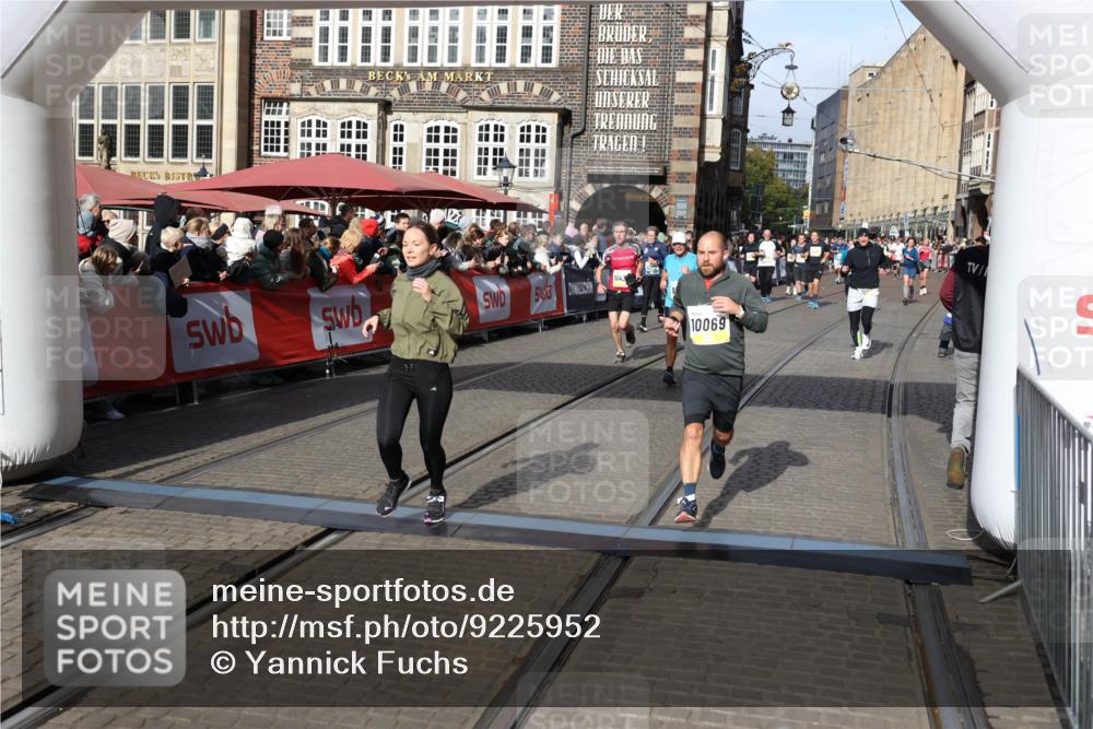 05.10.2025 - 20. swb-Marathon Bremen Yannick Fuchs http://msf.ph/oto/9225952 05.10.2025 10:57:09 Ziel 9451, 9797, 9937, 10069, 10105, 10867, 11168, 11435, 11566 meine-sportfotos.de