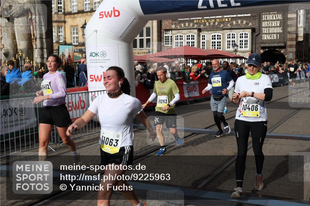 05.10.2025 - 20. swb-Marathon Bremen Yannick Fuchs http://msf.ph/oto/9225963 05.10.2025 11:00:28 Ziel 9495, 10406, 10492, 10985, 11063, 11263, 11424, 11699 meine-sportfotos.de