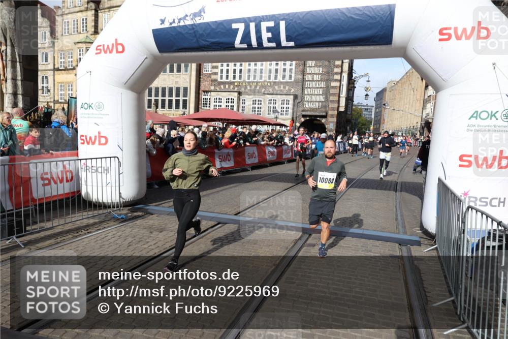 05.10.2025 - 20. swb-Marathon Bremen Yannick Fuchs http://msf.ph/oto/9225969 05.10.2025 10:57:09 Ziel 9451, 9797, 9937, 10069, 10105, 10867, 11168, 11435, 11566 meine-sportfotos.de