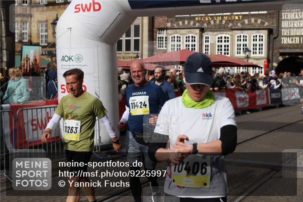 05.10.2025 - 20. swb-Marathon Bremen Yannick Fuchs http://msf.ph/oto/9225997 05.10.2025 11:00:29 Ziel 9495, 10067, 10406, 10492, 10504, 10794, 10985, 11063, 11263, 11424, 11699 meine-sportfotos.de