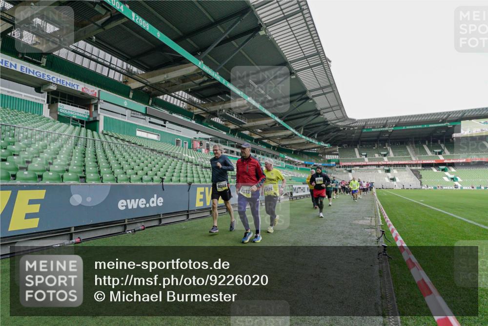 05.10.2025 - 20. swb-Marathon Bremen Michael Burmester http://msf.ph/oto/9226020 05.10.2025 10:43:06 Laufen im Stadion 8225, 9185, 9212, 9276, 9288, 9410, 9476, 9481, 9493, 9526, 9557, 9664, 9675, 9680, 9726, 9731, 9732, 9734, 9736, 9760, 9784, 9806, 9822, 9823, 9826, 9848, 9861, 9867, 9912, 9945, 9999, 10074, 10146, 10183, 10245, 10315, 10316, 10365, 10366, 10396, 10399, 10412, 10415, 10417, 10433, 10463, 10596, 10684, 10849, 10860, 10861, 10962, 10969, 11030, 11073, 11083, 11112, 11113, 11157, 11161, 11170, 11215, 11240, 11242, 11285, 11331, 11404, 11536, 9519, 9648, 9945, 9972 meine-sportfotos.de