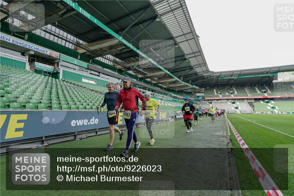 05.10.2025 - 20. swb-Marathon Bremen Michael Burmester http://msf.ph/oto/9226023 05.10.2025 10:43:07 Laufen im Stadion 8225, 9185, 9212, 9276, 9288, 9410, 9476, 9481, 9493, 9526, 9557, 9664, 9675, 9680, 9726, 9731, 9732, 9734, 9736, 9760, 9784, 9806, 9822, 9823, 9826, 9848, 9861, 9867, 9912, 10074, 10146, 10183, 10245, 10315, 10316, 10365, 10366, 10396, 10399, 10412, 10417, 10433, 10435, 10463, 10515, 10596, 10849, 10860, 10861, 10962, 10969, 11030, 11073, 11083, 11112, 11113, 11157, 11161, 11170, 11215, 11240, 11242, 11285, 11331, 11404, 11536, 9519, 9648, 9945, 9972 meine-sportfotos.de