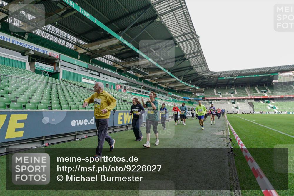 05.10.2025 - 20. swb-Marathon Bremen Michael Burmester http://msf.ph/oto/9226027 05.10.2025 10:43:11 Laufen im Stadion 8225, 9185, 9288, 9410, 9476, 9481, 9493, 9526, 9557, 9561, 9664, 9675, 9680, 9726, 9731, 9732, 9734, 9736, 9760, 9784, 9806, 9822, 9823, 9826, 9848, 9861, 9867, 9912, 10074, 10146, 10183, 10245, 10315, 10316, 10396, 10399, 10412, 10417, 10433, 10435, 10463, 10515, 10596, 10849, 10860, 10861, 10962, 10969, 11030, 11073, 11083, 11112, 11113, 11157, 11161, 11170, 11215, 11240, 11242, 11285, 11331, 11404, 11536, 9212, 9276, 9519, 9648, 9945, 9972 meine-sportfotos.de