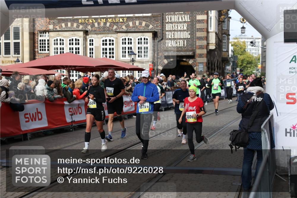 05.10.2025 - 20. swb-Marathon Bremen Yannick Fuchs http://msf.ph/oto/9226028 05.10.2025 11:00:32 Ziel 7215, 9173, 10067, 10217, 10406, 10492, 10504, 10794, 10930, 11063, 11263, 11424, 11699 meine-sportfotos.de