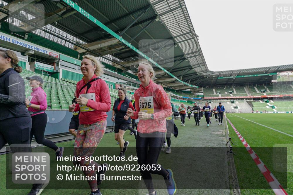 05.10.2025 - 20. swb-Marathon Bremen Michael Burmester http://msf.ph/oto/9226053 05.10.2025 10:43:22 Laufen im Stadion 9185, 9288, 9380, 9476, 9493, 9526, 9561, 9664, 9675, 9726, 9731, 9732, 9734, 9736, 9760, 9784, 9806, 9822, 9823, 9826, 9848, 9861, 9867, 9895, 9912, 10074, 10146, 10183, 10288, 10315, 10316, 10320, 10399, 10433, 10435, 10491, 10512, 10515, 10552, 10596, 10849, 10861, 10962, 10969, 11030, 11073, 11083, 11113, 11157, 11161, 11170, 11215, 11240, 11242, 11285, 11331, 11404, 11536, 8225, 9212, 9276, 9481, 9945, 9972 meine-sportfotos.de