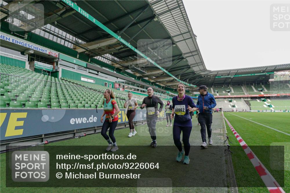 05.10.2025 - 20. swb-Marathon Bremen Michael Burmester http://msf.ph/oto/9226064 05.10.2025 10:43:25 Laufen im Stadion 9185, 9288, 9380, 9476, 9493, 9526, 9561, 9664, 9675, 9726, 9731, 9732, 9734, 9736, 9760, 9784, 9806, 9822, 9823, 9826, 9848, 9861, 9867, 9895, 9911, 9912, 9984, 10146, 10183, 10288, 10315, 10316, 10320, 10399, 10433, 10435, 10491, 10512, 10515, 10552, 10596, 10849, 10861, 10962, 10969, 11030, 11073, 11083, 11113, 11157, 11161, 11170, 11215, 11240, 11242, 11285, 11331, 11345, 11404, 11536, 8225, 9212, 9276, 9481, 9945 meine-sportfotos.de