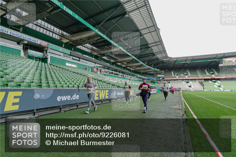 05.10.2025 - 20. swb-Marathon Bremen Michael Burmester http://msf.ph/oto/9226081 05.10.2025 10:43:39 Laufen im Stadion 9011, 9185, 9273, 9380, 9386, 9470, 9493, 9526, 9561, 9675, 9731, 9732, 9736, 9784, 9819, 9822, 9823, 9848, 9861, 9867, 9895, 9911, 9912, 9984, 10036, 10040, 10146, 10183, 10280, 10288, 10315, 10316, 10320, 10399, 10433, 10435, 10448, 10491, 10512, 10515, 10540, 10552, 10574, 10596, 10705, 10707, 10831, 10839, 10849, 10962, 10969, 11027, 11083, 11088, 11113, 11157, 11161, 11191, 11204, 11215, 11240, 11242, 11285, 11331, 11345, 11388, 11404, 11536, 11548 meine-sportfotos.de
