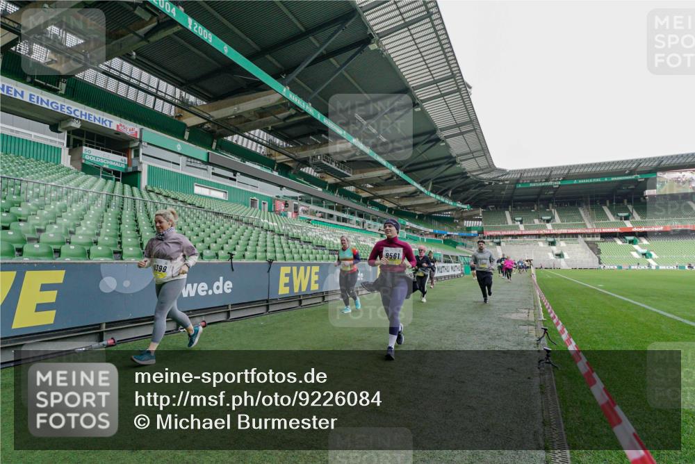 05.10.2025 - 20. swb-Marathon Bremen Michael Burmester http://msf.ph/oto/9226084 05.10.2025 10:43:40 Laufen im Stadion 9011, 9185, 9273, 9380, 9386, 9470, 9493, 9526, 9561, 9675, 9731, 9732, 9736, 9784, 9819, 9822, 9823, 9848, 9861, 9867, 9895, 9911, 9912, 9984, 10036, 10040, 10146, 10183, 10280, 10288, 10315, 10316, 10320, 10399, 10433, 10435, 10448, 10491, 10512, 10515, 10540, 10552, 10574, 10596, 10705, 10707, 10831, 10839, 10849, 10962, 10969, 11027, 11083, 11088, 11113, 11157, 11161, 11191, 11204, 11215, 11240, 11242, 11285, 11331, 11345, 11388, 11404, 11536, 11548 meine-sportfotos.de