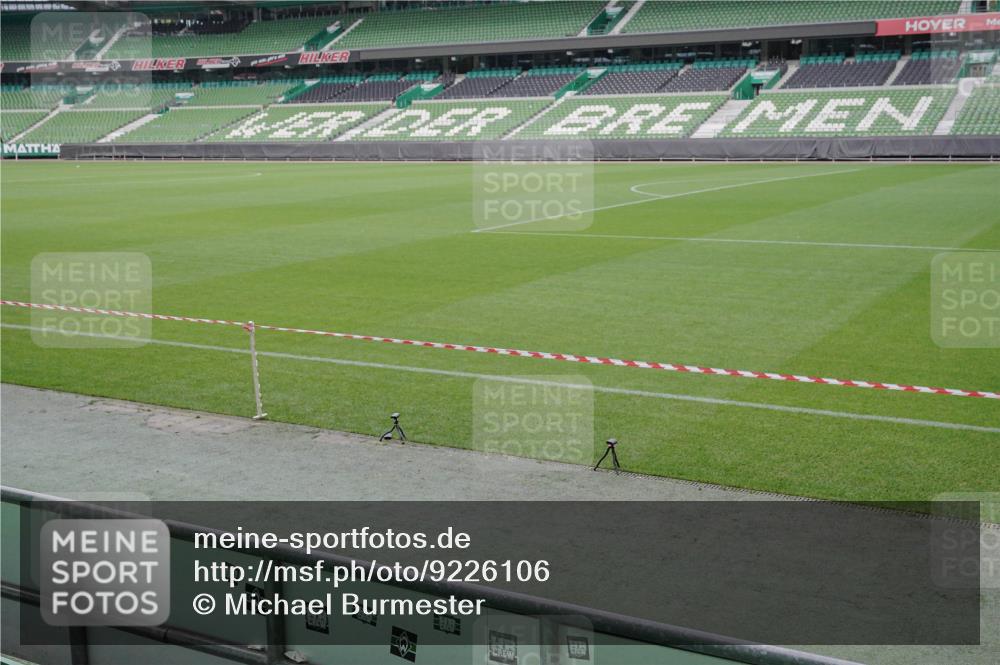 05.10.2025 - 20. swb-Marathon Bremen Michael Burmester http://msf.ph/oto/9226106 05.10.2025 10:07:09 Laufen im Stadion  meine-sportfotos.de