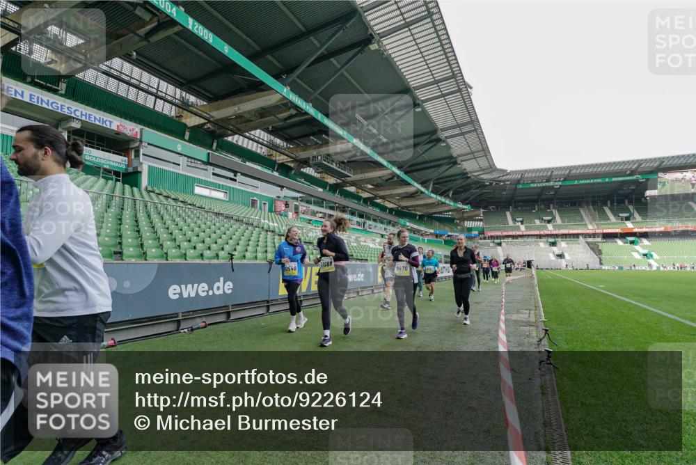05.10.2025 - 20. swb-Marathon Bremen Michael Burmester http://msf.ph/oto/9226124 05.10.2025 10:44:08 Laufen im Stadion 8844, 9011, 9273, 9373, 9374, 9380, 9386, 9453, 9470, 9479, 9561, 9572, 9667, 9724, 9819, 9895, 9911, 9984, 10036, 10040, 10280, 10288, 10320, 10355, 10364, 10440, 10441, 10442, 10448, 10491, 10512, 10540, 10552, 10574, 10665, 10705, 10707, 10831, 10839, 10984, 11027, 11072, 11088, 11135, 11191, 11204, 11252, 11318, 11345, 11381, 11388, 11539, 11548, 11560, 11568, 11635, 9731, 9732, 9848, 9867, 10183, 10315, 10399, 10433, 10435 meine-sportfotos.de