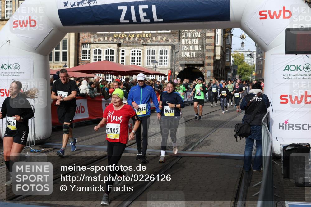 05.10.2025 - 20. swb-Marathon Bremen Yannick Fuchs http://msf.ph/oto/9226126 05.10.2025 11:00:34 Ziel 7215, 9173, 10067, 10071, 10217, 10504, 10794, 10930, 11424, 11595, 11619, 11699 meine-sportfotos.de