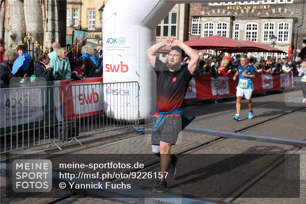 05.10.2025 - 20. swb-Marathon Bremen Yannick Fuchs http://msf.ph/oto/9226157 05.10.2025 10:57:22 Ziel 9231, 9292, 9314, 9450, 9489, 9577, 9947, 10169, 10293, 10545, 10657, 10917, 11015, 11138, 11202, 11434, 11596, 11686 meine-sportfotos.de
