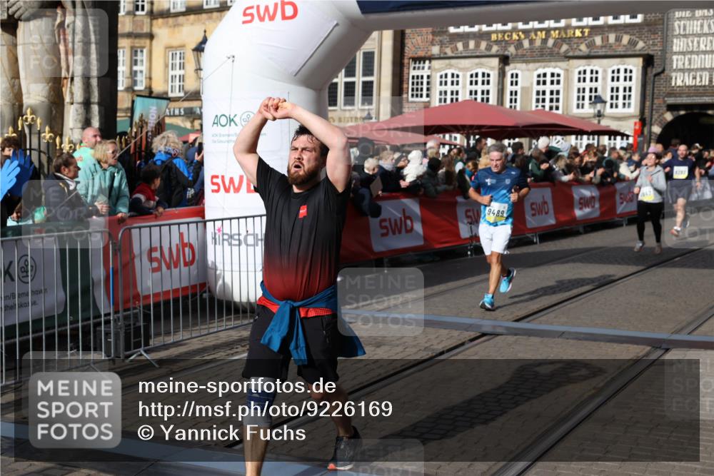 05.10.2025 - 20. swb-Marathon Bremen Yannick Fuchs http://msf.ph/oto/9226169 05.10.2025 10:57:22 Ziel 9231, 9292, 9314, 9450, 9489, 9577, 9947, 10169, 10293, 10545, 10657, 10917, 11015, 11138, 11202, 11434, 11596, 11686 meine-sportfotos.de
