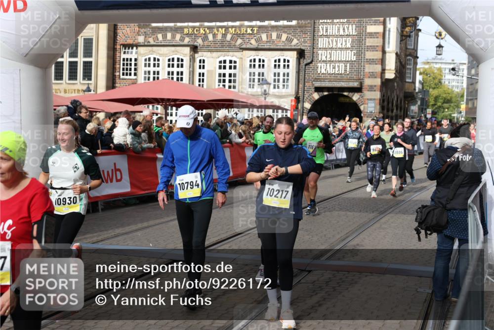 05.10.2025 - 20. swb-Marathon Bremen Yannick Fuchs http://msf.ph/oto/9226172 05.10.2025 11:00:35 Ziel 7215, 9173, 9177, 9531, 10063, 10067, 10071, 10217, 10504, 10794, 10930, 11003, 11534, 11595, 11619, 11699 meine-sportfotos.de