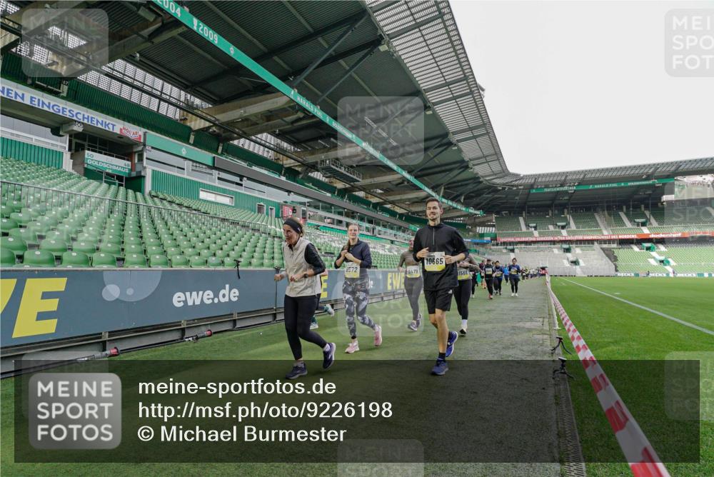 05.10.2025 - 20. swb-Marathon Bremen Michael Burmester http://msf.ph/oto/9226198 05.10.2025 10:44:37 Laufen im Stadion 7007, 8844, 9012, 9264, 9303, 9342, 9373, 9374, 9453, 9479, 9567, 9572, 9631, 9667, 9724, 9767, 9768, 9899, 9970, 10114, 10115, 10190, 10273, 10280, 10339, 10340, 10355, 10364, 10379, 10440, 10441, 10442, 10647, 10665, 10839, 10846, 10984, 11027, 11060, 11072, 11117, 11118, 11135, 11252, 11293, 11318, 11367, 11378, 11381, 11385, 11407, 11448, 11539, 11544, 11557, 11560, 11568, 11635, 9011, 9273, 9380, 9386, 9470, 9819, 9895, 9911, 9984, 10036, 10288, 10320 meine-sportfotos.de