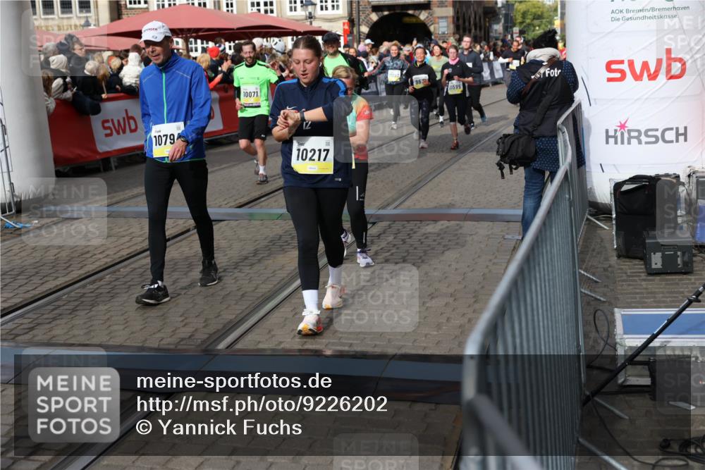 05.10.2025 - 20. swb-Marathon Bremen Yannick Fuchs http://msf.ph/oto/9226202 05.10.2025 11:00:36 Ziel 7178, 7215, 9173, 9177, 9531, 10063, 10067, 10071, 10217, 10504, 10794, 10930, 11003, 11255, 11534, 11595, 11610, 11619 meine-sportfotos.de