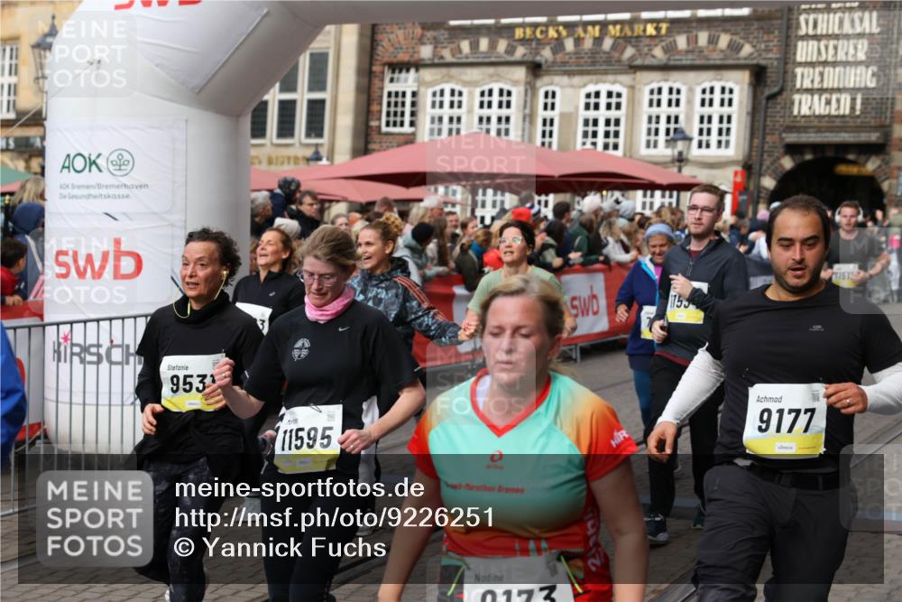 05.10.2025 - 20. swb-Marathon Bremen Yannick Fuchs http://msf.ph/oto/9226251 05.10.2025 11:00:39 Ziel 7178, 7215, 9173, 9177, 9271, 9531, 10063, 10067, 10071, 10079, 10217, 10504, 10794, 10930, 11003, 11071, 11255, 11511, 11534, 11595, 11610, 11619 meine-sportfotos.de