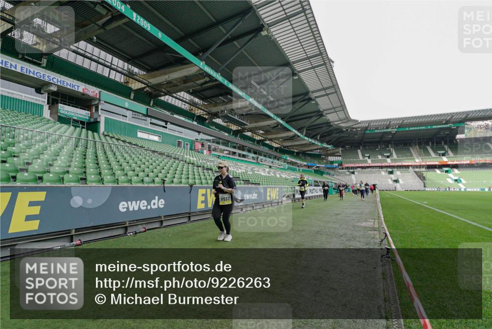 05.10.2025 - 20. swb-Marathon Bremen Michael Burmester http://msf.ph/oto/9226263 05.10.2025 10:44:54 Laufen im Stadion 7007, 7109, 7110, 8476, 8844, 9012, 9242, 9264, 9303, 9342, 9441, 9479, 9567, 9572, 9631, 9667, 9756, 9767, 9768, 9899, 9948, 9970, 10114, 10115, 10190, 10273, 10282, 10292, 10339, 10340, 10364, 10379, 10622, 10647, 10665, 10671, 10752, 10808, 10842, 10846, 10957, 10984, 11060, 11072, 11085, 11117, 11118, 11139, 11252, 11264, 11293, 11367, 11375, 11378, 11385, 11407, 11448, 11544, 11557, 11568, 11635, 9011, 9373, 9374, 9386, 9453, 10355, 11318, 11560 meine-sportfotos.de